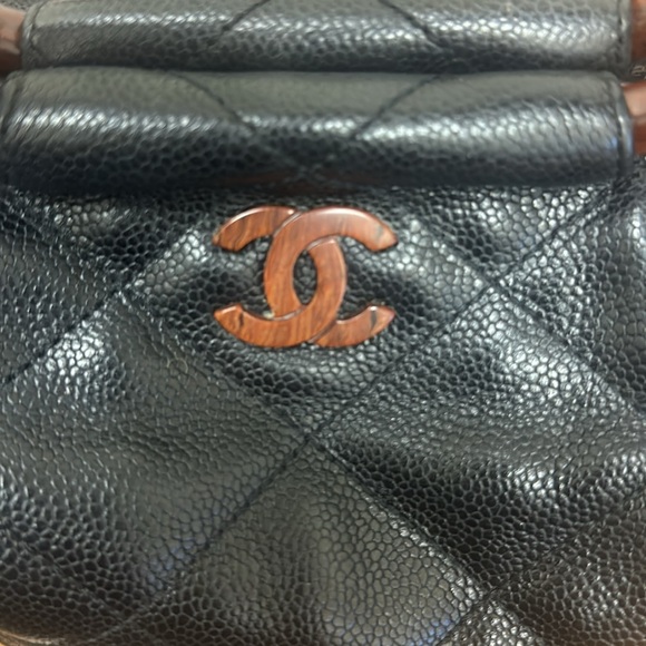 CHANEL CAVIAR LEATHER RESIN HANDLE BAG RARE FIND! - Picture 5 of 12